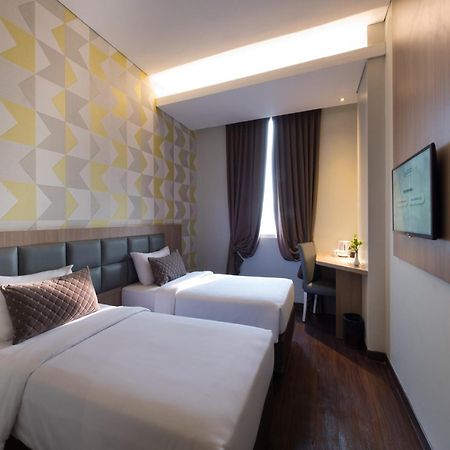 Hotel 88 Itc Fatmawati Jakarta By Wh Dış mekan fotoğraf