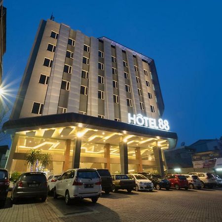 Hotel 88 Itc Fatmawati Jakarta By Wh Dış mekan fotoğraf
