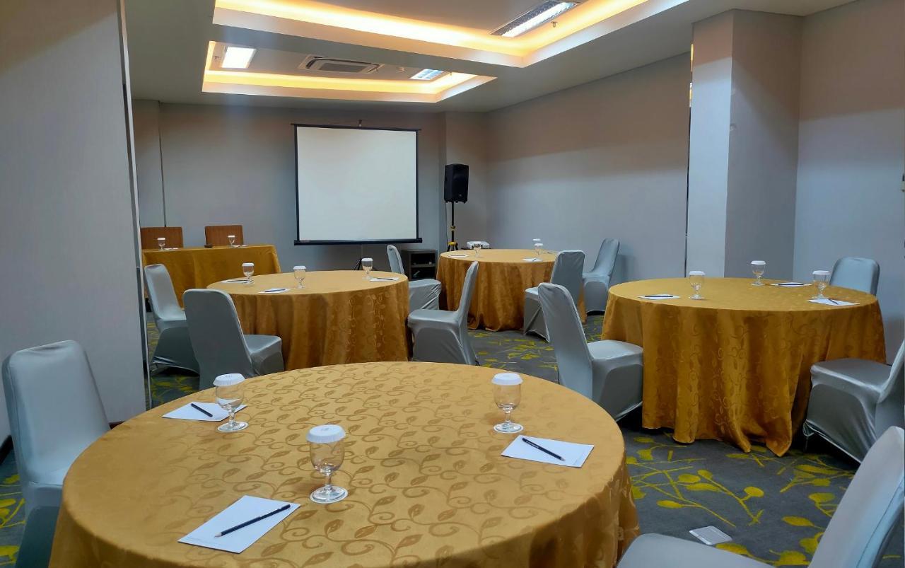 Hotel 88 Itc Fatmawati Jakarta By Wh Dış mekan fotoğraf