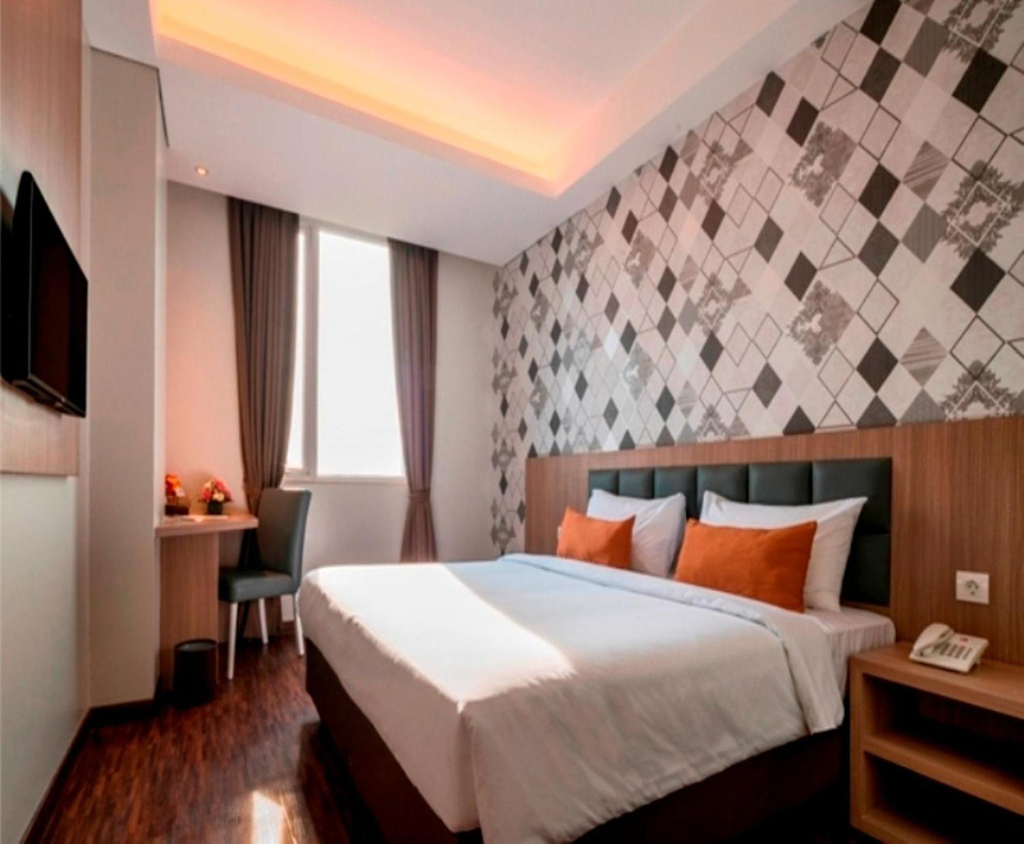 Hotel 88 Itc Fatmawati Jakarta By Wh Dış mekan fotoğraf