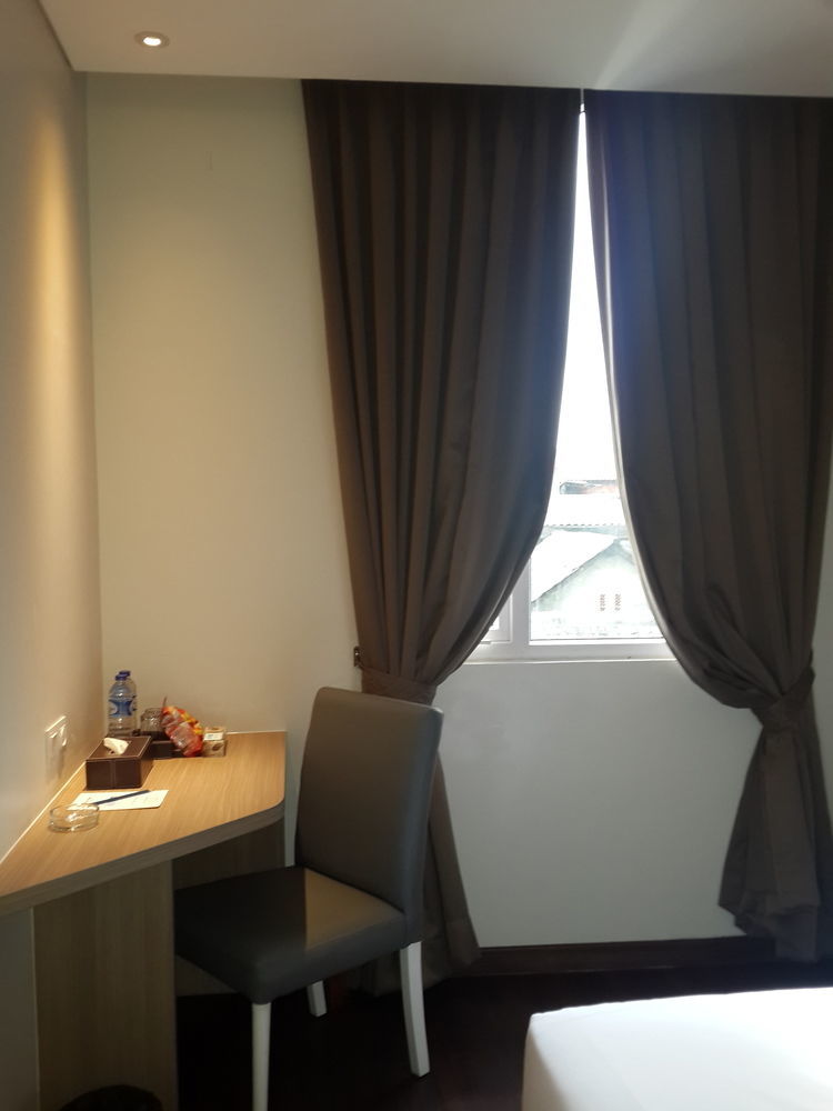 Hotel 88 Itc Fatmawati Jakarta By Wh Dış mekan fotoğraf