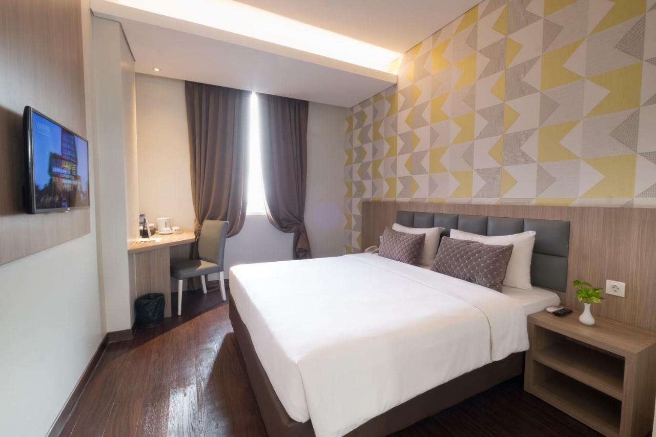 Hotel 88 Itc Fatmawati Jakarta By Wh Dış mekan fotoğraf