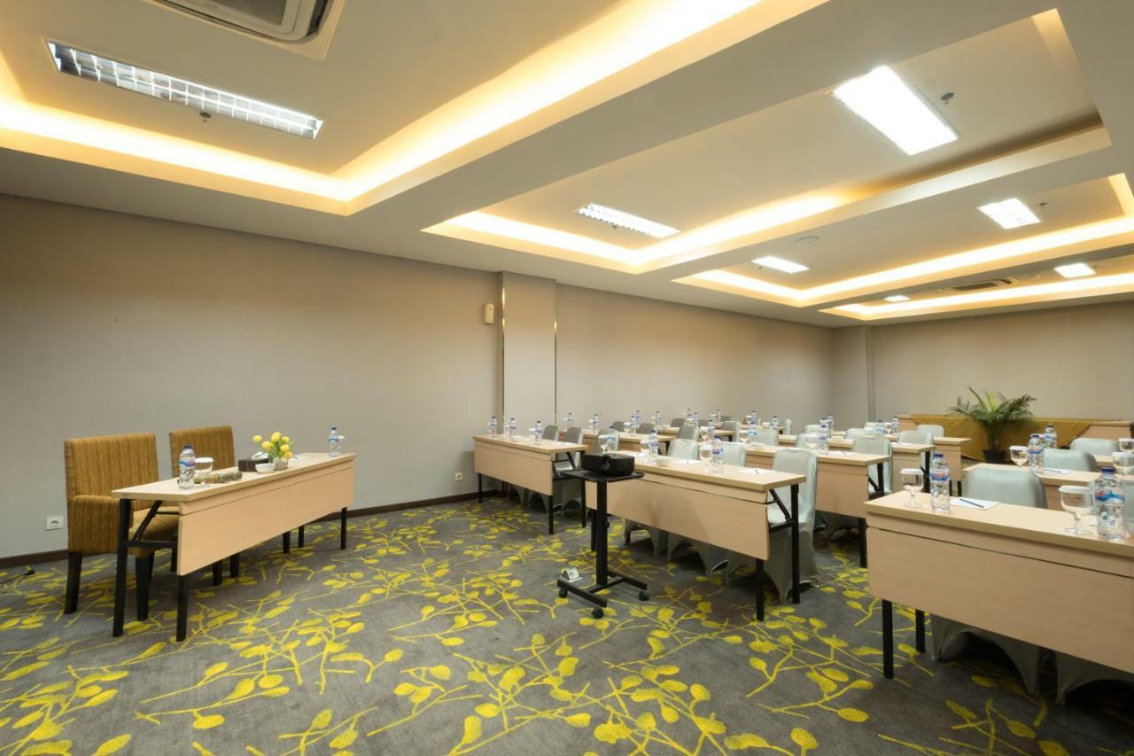 Hotel 88 Itc Fatmawati Jakarta By Wh Dış mekan fotoğraf