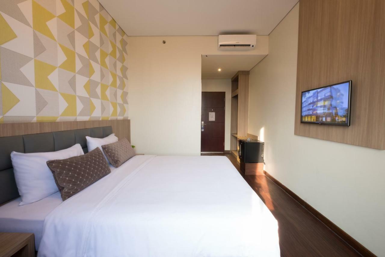 Hotel 88 Itc Fatmawati Jakarta By Wh Dış mekan fotoğraf