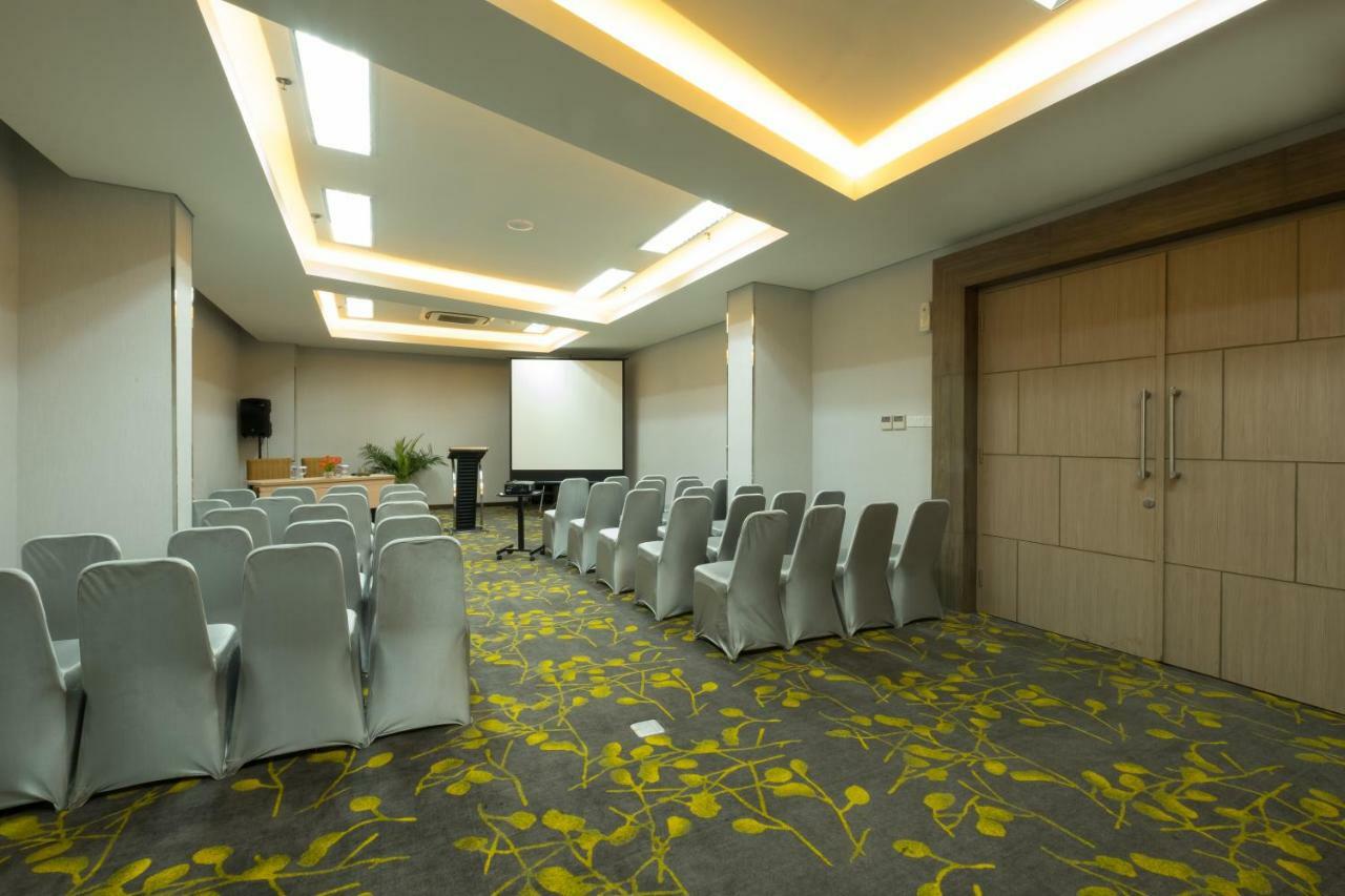 Hotel 88 Itc Fatmawati Jakarta By Wh Dış mekan fotoğraf